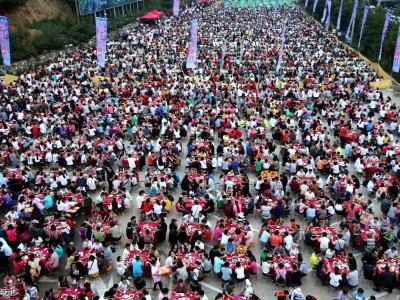 上(shàng)千桌10元霸氣流水(shuǐ)席 2萬吃(chī)貨白(bái)天吃(chī)到(dào)黑(hēi)夜
