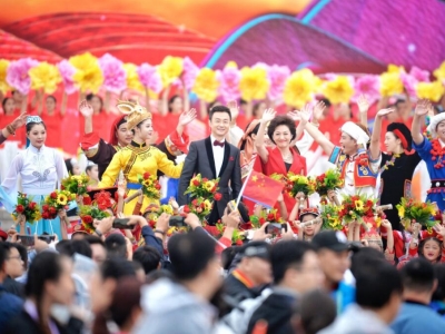 少數民(mín)族運動會(huì)大聯歡在鄭州炎黃廣場嗨翻天!