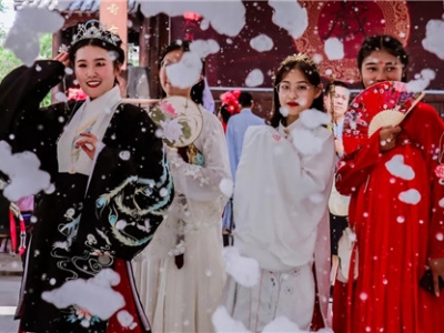 朱仙鎮啓封故園:大批漢服小(xiǎo)姐姐向你走來